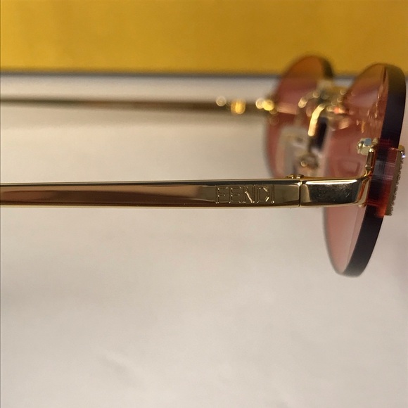 💯 - New Authentic Fendi FIRST FE 4075US 30S Oval Sunglasses - Picture 15 of 17